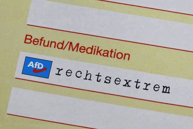 Befund rechtsextrem Befund rechtsextrem, 20.01.2024, Borkwalde, Brandenburg, Auf einem Krankenschein wurde als Befund die AfD als rechtsextrem eingetragen. *** Findings right-wing extremist Findings right-wing extremist, 20 01 2024, Borkwalde, Brandenburg, AfD was entered as right-wing extremist on a medical certificate