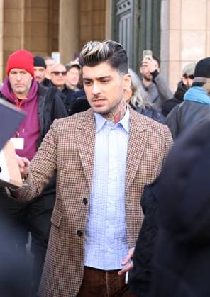ArrivÃ es au dÃ filÃ Loewe Collection Homme PrÃªt-Ã -Porter Automne Hiver 2024-2025 lors de la Fashion Week de Paris (PFW) Zayn Malik - ArrivÃ es au dÃ filÃ Loewe Collection Homme PrÃªt-Ã -Porter Automne Hiver 2024-2025 lors de la Fashion Week de Paris (PFW), Ã la Garde RÃ publicaine, Ã Paris, France, le 20 janvier 2024. Denis Guignebourg Bestimage Celebrities at Loewe show Fall Winter 2024-2025 Ready-to-Wear Men Collection during Paris Fashion Week (PFW), January 20, 2024. Paris France  Copyright: xDenisxGuignebourgx xBestimagexDenisxGuignebourgx xBestimagex