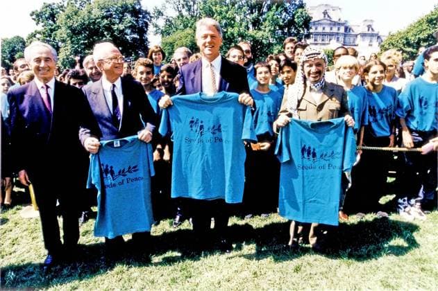 Peres, Rabin, Clinton, and Arafat and Seeds of Peace Israeli Foreign Minister Shimon Peres, left, Israeli Prime Minister Yitzhak Rabin, left center, United States President Bill Clinton, center, and Palestine Liberation Organization Chairman Yasser Arafat, right, pose holding t-shirts of Seeds of Peace after they signed the Oslo 1 Accords on the South Lawn of theWhite House on September 13, 1993. The 47 Seeds of Peace boys came from Israel, Egypt, and the Palestinian Territories and were the honored guests for the signing ceremony. John Wallach, President and Founder of Seeds of Peace can be seen behind the ear of Prime Minister Rabin. Washington District of Columbia United States of America EDITORIAL USE ONLY Copyright: xx BobxMcNeelyx cnpphotos010063