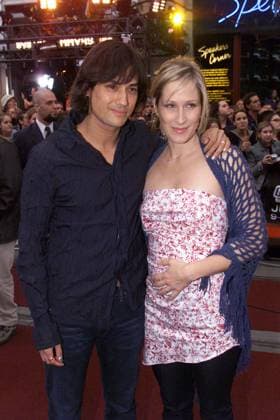 Usher Singer David Usher and his wife arrive to Much Misic Video Awards in Toronto, June 16, 2002. (iPhoto.ca) TORCAN06160216 Toronto canada EDITORIAL USE ONLY Copyright: xx TORCAN06160216 iPhoto.cax TORCAN06160216