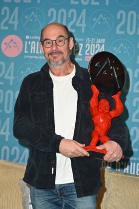 27th L Alpe d Huez Festival Winners Photocall Bernard Campan (Prix d interpretation masculine for Et plus si affinites ) posing for the photocall of the winners during the 27th Comedy Film Festival in L Alpe d?Huez, France, on January 20, 2024. Photo by Mireille Ampilhac ABACAPRESS.COM L Alpe d Huez France  Copyright: xAmpilhacxMireille ABACAx