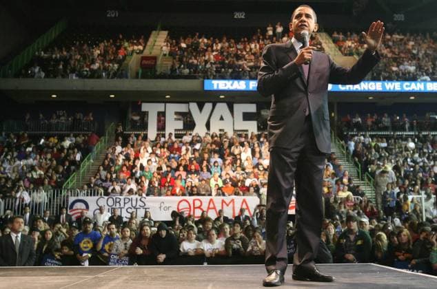 Democratic presidential hopeful, Sen. Barack Obama, takes the stage during a rally Friday, February 22, 2008 at the American Bank Center in Corpus Christi, Texas, to a crowd of more than 6500 supporters. @ 2008 Todd Yates Black Star EDITORIAL USE ONLY Copyright: x@x2008xToddxYates BlackxStarx ToddxYatesx bsphotos022641