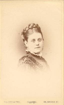 Louise Watts This British carte de visite of an actress, Louise Watts, is from the Elliott & Fry studio, 55 Baker Street, London. xx EDITORIAL USE ONLY Copyright: xx MES26262 Elliottx&xFryx picturehistory010307