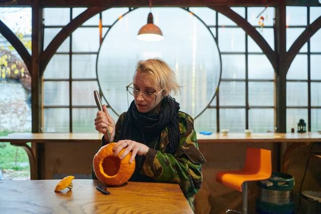 A modern blonde woman in military uniform is carving spooky pumpkins with a knife for Halloween night A modern blonde woman in military uniform is carving spooky pumpkins with a knife for Halloween night. ,model released, Symbolfoto Copyright: xZoonar.com BENISxARAPOVICx 20826845 ,model released, Symbolfoto ,property released
