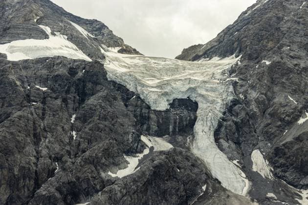 Creative Highlights World Gletscher auf der Königsspitze in den italienischen Alpen Gletscher auf der Königsspitze in den italienischen Alpen Copyright: xZoonar.com BerndxJuergensx 20833083