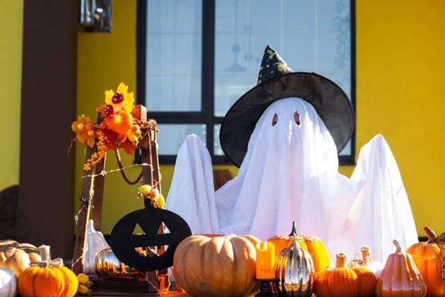 Child in bed sheet with slits like ghost in witch s hat and Halloween decor on the porch of the house outside in the yard of pumpkin, lantern, garlands, ack lantern. party, autumn mood Child in bed sheet with slits like ghost in witch s hat and Halloween decor on the porch of the house outside in the yard of pumpkin, lantern, garlands, ack lantern. party, autumn mood Copyright: xZoonar.com OlgaxSimonovax 20834798