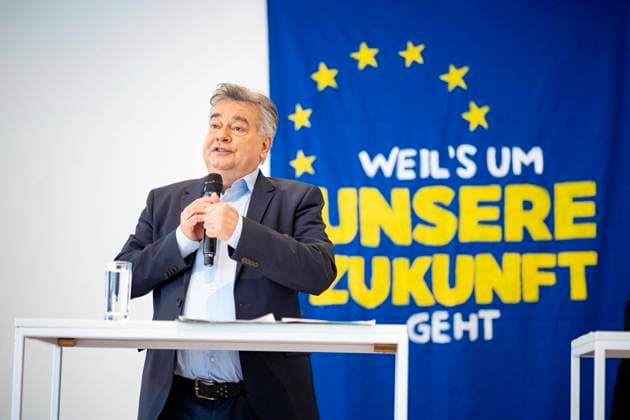 Wien, Österreich. 22. Jänner 2024. Pressekonferenz mit Bundessprecher Werner Kogler zu Bewerbung zur Spitzenkandidatur der Grünen für die EU-Wahl mit Spitzenkandidatin und Klimaaktivistin Lena Schilling. Vienna *** Vienna, Austria 22 January 2024 Press conference with federal spokesperson Werner Kogler on the application for the Greens top candidacy for the EU elections with top candidate and climate activist Lena Schilling Vienna