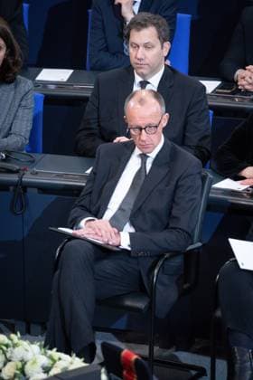 Trauerstaatsakt fuer den verstorbenen Wolfgang Schaeuble Praesidenten des Deutschen Bundestages a. D. im Deutschen Bundestag CDU Chef Friedrich Merz und Lars Klingbeil beim Trauerstaatsakt fuer den verstorbenen Praesidenten des Deutschen Bundestages a. D., Wolfgang Schaeuble im Deutschen Bundestag, Berlin, 22.01.2024 Berlin Berlin Deutschland *** Act of mourning for the late Wolfgang Schaeuble President of the German Bundestag a D in the German Bundestag CDU leader Friedrich Merz and Lars Klingbeil at the act of mourning for the late President of the German Bundestag a D , Wolfgang Schaeuble in the German Bundestag, Berlin, 22 01 2024 Berlin Berlin Germany
