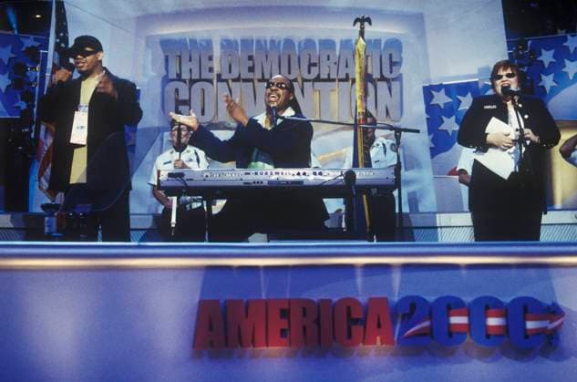 Stevie Wonder performs following Al Gores nomination speech at the 2000 Democratic Convention at the Staples Center, Los Angeles, CA Stevie Wonder performs following Al Gores nomination speech at the 2000 Democratic Convention at the Staples Center, Los Angeles, CA <br>Model Release: No<br>Property Release: No EDITORIAL USE ONLY Copyright: xx VOA14-1281 JoexSohmx voaphotos006784