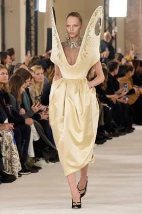 (240122) -- PARIS, Jan. 22, 2024 -- A model presents a creation of Schiaparelli s Spring Summer 2024 Haute Couture collections during Paris Fashion Week in Paris, France, on Jan. 22, 2024. ( Handout via Xinhua) FRANCE-PARIS-FASHION WEEK-SCHIAPARELLI MeetEurope 
