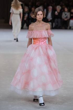 Bilder des Jahres 2024, Entertainment 01 Januar Entertainment Themen der Woche KW04 Entertainment Bilder des Tages PFW Chanel Runway A model walks the runway during the Chanel Haute Couture Spring Summer 2024 show as part of Paris Fashion Week in Paris, France on January 23, 2024. Photo by Aurore Marechal ABACAPRESS.COM Paris France  Copyright: xMarechalxAurore ABACAx