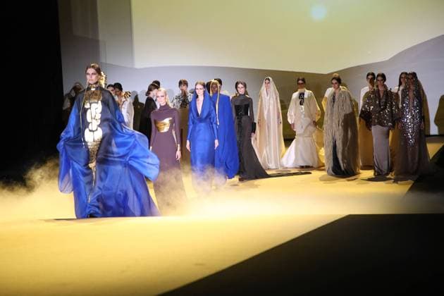 Entertainment Bilder des Tages DÃ filÃ StÃ phane Rolland Haute Couture Printemps EtÃ 2024 dans le cadre de la Fashion Week de Paris (PFW) Final - DÃ filÃ de Mode StÃ phane Rolland, Collection Haute Couture Printemps EtÃ 2024 - Runway, Ã la Salle Pleyel dans le cadre de la Fashion Week de Paris, France, le 23 Janvier 2024. Bertrand Rindoff Bestimage Celebs attend the StÃ phane Rolland Haute Couture Spring Summer 2024 show as part of Paris Fashion Week on January 23, 2024 in Paris, France. Paris France  Copyright: xBERTRANDxRINDOFFxPETROFFx xBESTIMAGExBERTRANDxRINDOFFxPETROFFx xBESTIMAGEx