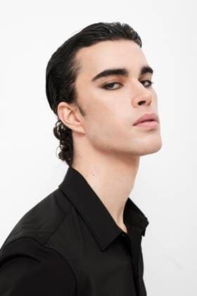 Creative Highlights Symbolbilder Fashionable man in black shirt against white background model released, Symbolfoto, LMCF00757