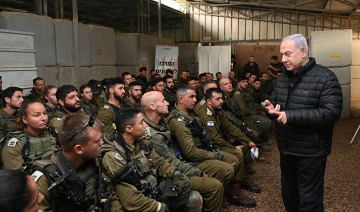 News Themen der Woche KW04 News Bilder des Tages January 23, 2024, Elyakim Base, Israel: Prime Minister Benjamin Netanyahu visits the Elyakim IDF base where he met with cadets in the company commanders training course, both conscripts and reservists. Speaking about the ongoing war in the Gaza Strip Netanyahu said My main expectation is nothing less than total victory. There is no substitute for victory. Elyakim Base Israel - ZUMAi99_ 20240123_zip_i99_002 Copyright: xHaimxZach IsraelxGpox