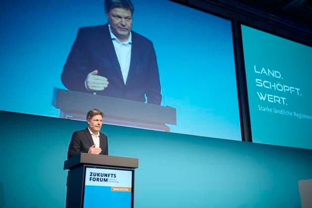 News Themen der Woche KW04 News Bilder des Tages Grüne Woche, 17. Zukunftsforum Ländliche Entwicklung 17. Zukunftsforum Ländliche Entwicklung Regionale Wertschöpfung in ländlichen Räumen im Rahmen der Grüne Woche am 24.01.2024 in Berlin. Im Bild: Robert Habeck (Bundesminister für Wirtschaft und Klimaschutz, Vizekanzler, Bündnis 90 Die Grünen) Berlin Berlin Deutschland *** Green Week, 17 Future Forum for Rural Development 17 Future Forum for Rural Development Regional value creation in rural areas as part of the Green Week on 24 01 2024 in Berlin Pictured Robert Habeck Federal Minister for Economic Affairs and Climate Protection, Vice Chancellor, Alliance 90 The Greens Berlin Berlin Germany