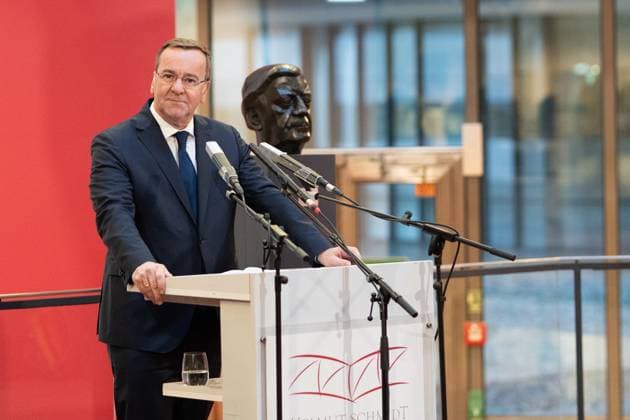 News Themen der Woche KW04 News Bilder des Tages Bundesminister der Verteidigung, Boris Pistorius, besucht die Helmut-Schmidt-Universität in Hamburg und führt ein Gespräch über die Verteidigungspolitischen Richtlinien mit Studierenden Bundesminister der Verteidigung, Boris Pistorius, besucht die Helmut-Schmidt-Universität in Hamburg und führt ein Gespräch über die Verteidigungspolitischen Richtlinien mit Studierenden *** Federal Minister of Defense, Boris Pistorius, visits Helmut Schmidt University in Hamburg and talks to students about the defense policy guidelines Federal Minister of Defense, Boris Pistorius, visits Helmut Schmidt University in Hamburg and talks to students about the defense policy guidelines Fotograf