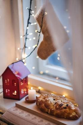 Composition of Christmas decorations indoors on window sill. A composition of Christmas decorations indoors on window sill. model released Copyright: xx Christmas_Eve_BS_2019_048