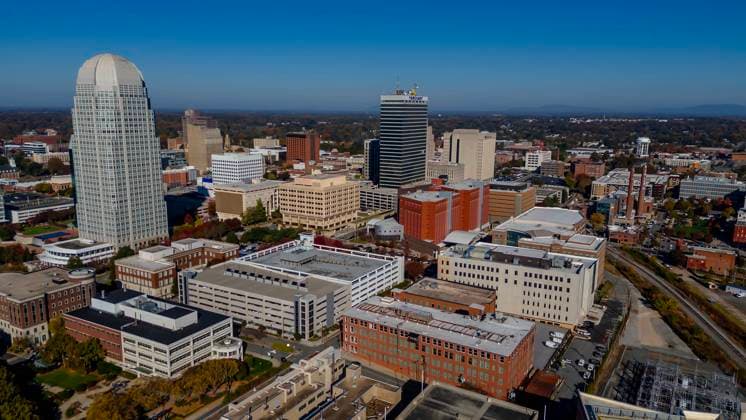 Aerial View Of The City Of Winston-Salem, North Carolina Aerial view of the city of Winston-Salem Copyright: xZoonar.com WalterxGxArcexSrxGrindstonexMediaxGroupx xWalterxArcexPhotographyx xPurplexPlanetxDronesx 20924043