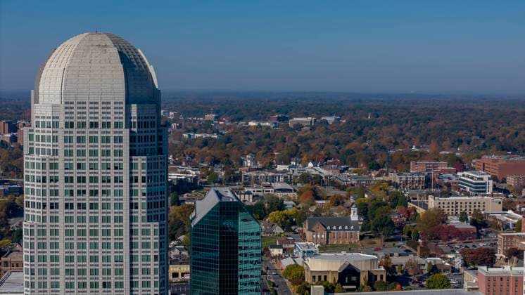 Aerial View Of The City Of Winston-Salem, North Carolina Aerial view of the city of Winston-Salem Copyright: xZoonar.com WalterxGxArcexSrxGrindstonexMediaxGroupx xWalterxArcexPhotographyx xPurplexPlanetxDronesx 20924044
