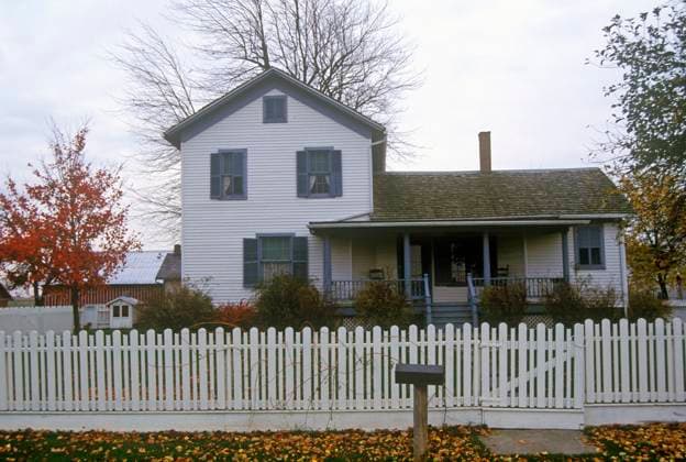 House with picket fence in Sauder Farm and Craft Village, OH House with picket fence in Sauder Farm and Craft Village, OH <br>Model Release: No<br>Property Release: No EDITORIAL USE ONLY Copyright: xx VOA54-OH025 JosephxSohmx voaphotos012593