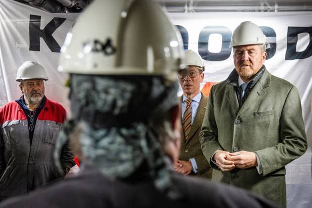 Entertainment Themen der Woche KW04 HENDRIK-IDO-AMBACHT - King Willem-Alexander and Micky Adriaansens, outgoing Minister of Economic Affairs, visit Koedood Marine Group. The company specializes, among other things, in making ships with a hybrid or electric propulsion more sustainable. The visit was all about innovation and sustainability. The scarcity of suitable personnel was also discussed. ANP JEFFREY GROENEWEG netherlands out - belgium out  Copyright: xx x489421589x originalFilename: 489421589.jpg