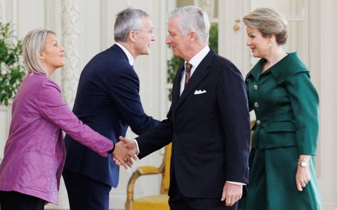 Entertainment Themen der Woche KW04 Entertainment Bilder des Tages König Philippe von Belgien und Königin Mathilde empfangen Nato-Delegierte auf Schloss Laeken Defence minister Ludivine Dedonder, NATO Secretary General Jens Stoltenberg, King Philippe - Filip of Belgium and Queen Mathilde of Belgium pictured during a new year s reception organized by the Royal Family for the NATO permanent representatives and Shape officers, at the Royal Castle in Laeken - Laken, Brussels on Thursday 25 January 2024.  BENOITxDOPPAGNE 84593995