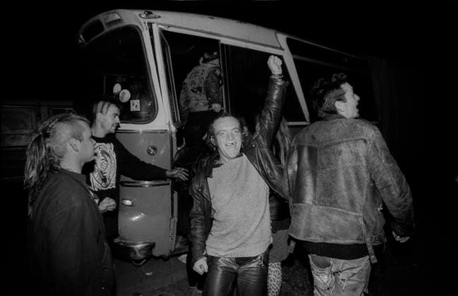 DDR, Berlin, 02.10.1990, Feier zur Wiedervereinigung am Abend des 2. Oktober am Brandenburger Tor, Feierlaune, Rolf Zoellner Vortag Wiedervereinigung *** GDR, Berlin, 02 10 1990, Celebration of reunification on the evening of October 2 at the Brandenburg Gate, celebratory mood, Rolf Zoellner before reunification