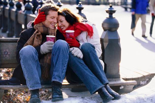 Couple having coffee in urban park New York, New York, USA, 21.12.2023, model released, TTBB_BLD135288.jpg, 40-44 years, 45-49 years, affection, bonding, boyfriend, brunette, caucasian, coffee, cold, color image, day, drinking, food and drink, front view, full length, girlfriend, glove, heterosexual couple, horizontal, hugging, husband, love, mature adult, mature adult man, mature adult woman, mature couple, outdoors, people, photography, romance, scarf, sitting, together, two people, wife, winter, 2, 40-45, 40-50, 40s, 40s, 45-50, 50-55, 50-60, 55-60, accessory, adoring, affectionate, apparel, beau, beloved, beverage, brown hair, caffeine, caring, cherishing, chilly, clothes, clothing, color, colour, cool, couple, darling, daylight, dayti Copyright: xRolfxBrudererx