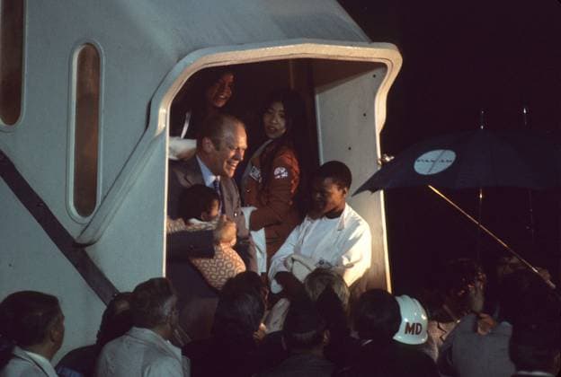 Orphans Vietnam A plane full of orphans from Vietnam arrives at Dulles Airport and is greeted by President Ford and their future parents in April 1975 Photograph by Dennis Brack BB23 Dulles Airport VA USA EDITORIAL USE ONLY Copyright: xx x bsphotos031973