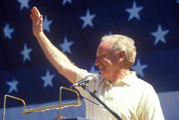 Senator Joe Lieberman campaigns for vice president during a rally at California State University at Fresno Senator Joe Lieberman campaigns for vice president during a rally at California State University at Fresno <br>Model Release: No<br>Property Release: No EDITORIAL USE ONLY Copyright: xx VOA14-1427 JoexSohmx voaphotos017052