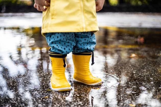 Small infant boy wearing yellow rubber boots and yellow waterproof raincoat standing in puddle on a overcast rainy day. Child in the rain. Small infant boy wearing yellow rubber boots and yellow waterproof raincoat standing in puddle on a overcast rainy day. Child in the rain ,model released, Symbolfoto Copyright: xZoonar.com MatejxKastelicx 21007622 ,model released, Symbolfoto ,property released