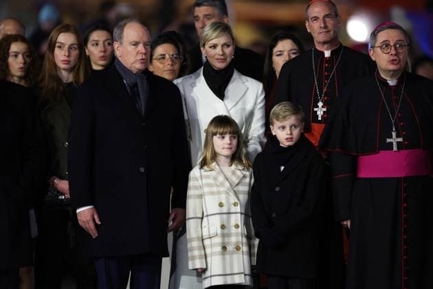Entertainment Themen der Woche KW04 Monaco, le 26 Janvier 2024 CELEBRATION DE LA SAINTE DEVOTE EMBRASEMENT DE LA BARQUE SUR LE QUAI ALBERT 1er En prÃ sence de LL.AA.SS Le Couple Princier et Les Enfants Le Prince HÃ rÃ ditaire Jacques et La Princesse Gabriella Le Cardinal de Corse Francois Bustillo et l?ArchevÃªque de Monaco Dominique-Marie David JC VINAJ No Tabloids *** 301003 2024-01-26 MONACO Monaco  Copyright: xJean-CharlesxVinajx xStarfacex STAR_301003_029