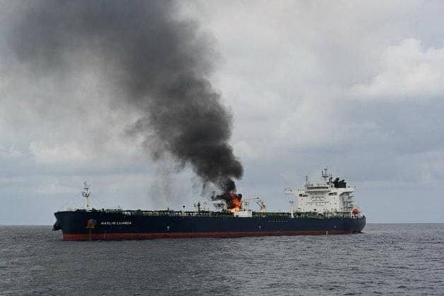 Bilder des Jahres 2024, News 01 Januar News Themen der Woche KW04 News Bilder des Tages RECORD DATE NOT STATED 261963.jpg Oil tanker Marlin Luanda has caught fire 60 nautical miles southeast of Aden in Yemen after a missile attack by Houthi fighters based in Yemen on Jan 26, 2024. The ship s owner, Trafigura, said the Marlin Luanda was struck by a missile as it transited the Red Sea on Friday. Houthi brigadier general Yahya Saree called the Marlin Luanda a British tanker and said the attack was in support of the oppressed Palestinian people and in response to the American-British aggression against our country. Indian Navy photo handout taken from INS Visakhapatnam via EYEPRESS EDITORIAL USE ONLY  Copyright: xx 261963 x eyepress123191