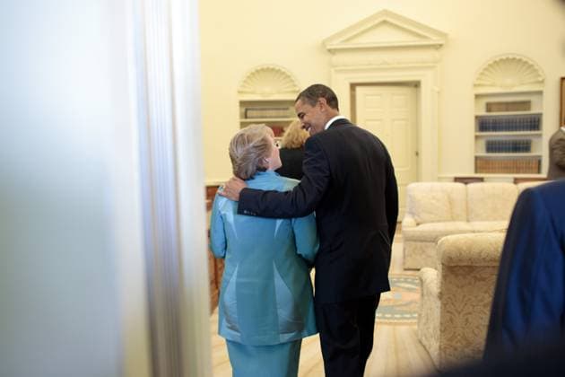 Greeting President Bachelet of Chile Washington, DC - June 23, 2009 -- United States President Barack Obama greets President Michelle Bachelet of Chile in the Oval Office, June 23, 2009. Mandatory Credit: Pete Souza - White House via CNP Washington District of Columbia United States of America EDITORIAL USE ONLY Copyright: xx P062309PS-0631 PetexSouzax cnpphotos021781