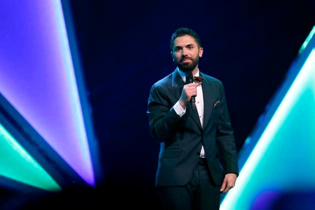 Comedian Khalid Bounouar bei der Verleihung des Ordens wider den tierischen Ernst durch den Aachener Karnevalsvereins (AKV) in Aachen. Der Aachener Karnevalsverein will damit Persönlichkeiten ehren, die Humor und Menschlichkeit im Amt beweisen. Aachen, 27.01.2024 NRW Deutschland Copyright: xChristophxHardtx