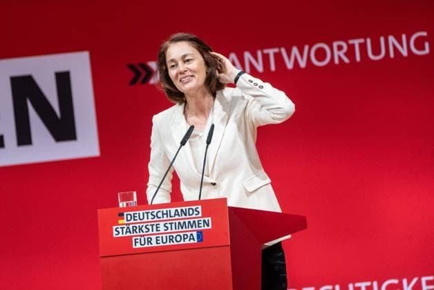 Europadelegiertenkonferenz der SPD zur Europawahl 2024 Katarina Barley, Abgeordnete und Spitzenkandidatin zur Wahl des Europäischen Parlaments 2024, während ihrer Rede Europadelegiertenkonferenz der SPD zur Europawahl 2024 Katarina Barley, Abgeordnete und Spitzenkandidatin zur Wahl des Europäischen Parlaments 2024, während ihrer Rede *** European Delegates Conference of the SPD for the 2024 European elections Katarina Barley, MEP and lead candidate for the 2024 European Parliament elections, during her speech European Delegates Conference of the SPD for the 2024 European elections Katarina Barley, MEP and lead candidate for the 2024 European Parliament elections, during her speech Fotograf