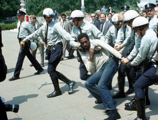 Robinson Ray Ray Robinson Jr. being arrested at the Supreme Court for lowering flag to half mast in June 1968 PHOTO BY DENNIS BRACK B 5 Washington DC USA EDITORIAL USE ONLY Copyright: xx DennisxBrackx bsphotos034978