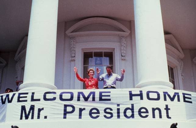 Ronald Reagan returns President Ronald Reagan returns to the White House from Bethesda Naval Hospital in July 1985 Photograph by Dennis Brack BBBs 20 Washington DC USA EDITORIAL USE ONLY Copyright: xx x bsphotos034997