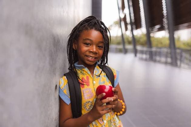 Creative Highlights Symbolbilder African American girl fist day of school year United States, California, San Diego CR_CHDO240124-1340089-01 ,model released, Symbolfoto