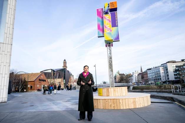 MALMÖ 2024-01-29 Amani Loubani (S), kommunalrad för demokrati och mänskliga rättigheter, talar vid mandagens invigning av ljusinstallationen Öppna Malmö Eurovision vid Malmö Lives trädäck pa Fiskehamnsgatan i Malmö. Enligt ett pressmeddelande skall ljusinstallationen ™belysa stadens ambitioner med Öppna Malmö och värdskapet för Eurovision™. MALMÖ SVERIGE x50090x *** MALMÖ 2024 01 29 Amani Loubani S , Councillor for Democracy and Human Rights, speaks at Mondays inauguration of the Open Malmö Eurovision light installation at Malmö Lives wooden deck on Fiskehamnsgatan in Malmö According to a press release, the light installation will highlight the citys ambitions with Open Malmö and the hosting of Eurovision™ MALMÖ  Copyright: xJohanxNilsson TTx EUROVISION ÖPPNA MALMÖ LJUSINSTALLATION bCn1Jz6ZMVk