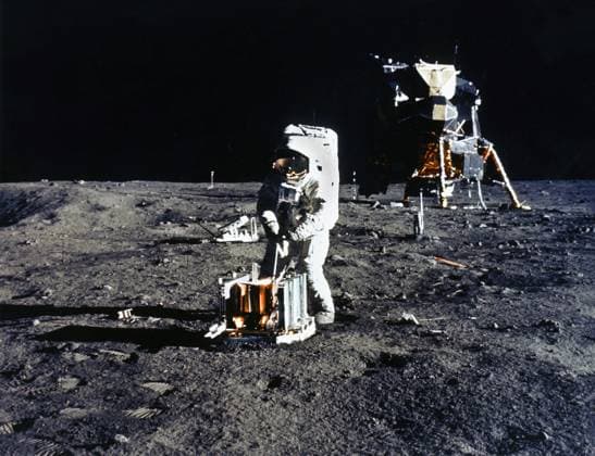 July 20, 1969, Johnson Space Center, Houston, Tx: American Astronaut Edwin E. Aldrin deploying passive seismic experiments package (PSEP) during Apollo 11 extravehicular activity, Neil Armstrong, Johnson Space Center, NASA July 20, 1969 Johnson Space Center, Houston - ZUMAg145 19690720_zap_g145_001 Copyright: xJTxVintagex