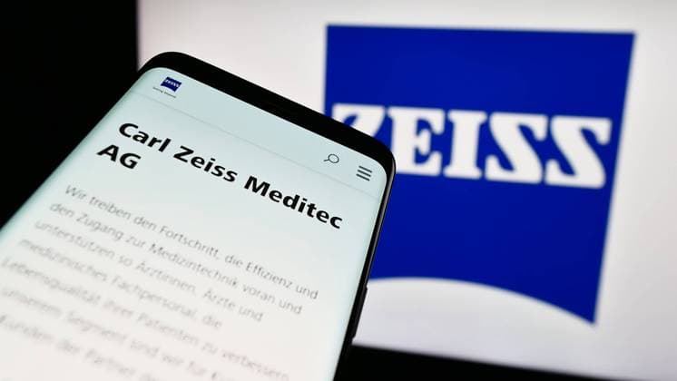 Smartphone with web page of medical technology company Carl Zeiss Meditec AG on screen. Stuttgart, Germany - 09-17-2023: Smartphone with web page of medical technology company Carl Zeiss Meditec AG on screen in front of logo. Focus on top-left of phone display. Copyright: xZoonar.com TimonxSchneiderx 21100988