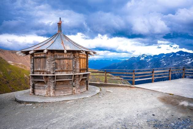 Stelvio mountain pass peak or Stilfser Joch scenic summer snow mountain view Stelvio mountain pass peak or Stilfser Joch scenic summer snow mountain view, border of Italy and Switzerland Copyright: xZoonar.com DaliborxBrlekx 21115148