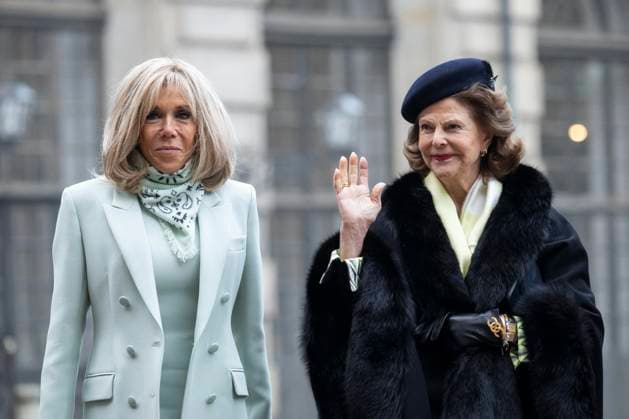 Entertainment Bilder der Woche KW05 Entertainment Bilder des Tages Royals Welcome French Presidential Couple - Stockholm Queen Silvia of Sweden (R) walks next to the French President s wife Brigitte Macron (L) during an official welcoming ceremony at the Royal Palace in Stockholm, Sweden on January 30, 2024. French Presidential couple pays a two-day state visit to Sweden, which applied to join NATO following Russia s invasion of Ukraine, with defence being a key issue during the visit. Photo by Eliot Blondet ABACAPRESS.COM Stockholm Sweden  Copyright: xBlondetxEliot ABACAx