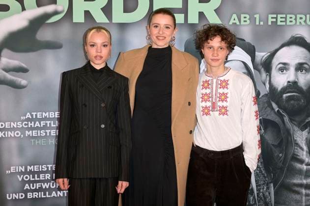 Lea Zoe Voss, Katharina Stark und Luna Jordan bei der Premiere des Kinofilms Green Border im Delphi Filmpalast. Berlin, 30.01.2024 *** Lea Zoe Voss, Katharina Stark and Luna Jordan at the premiere of the feature film Green Border at the Delphi Filmpalast Berlin, 30 01 2024 Foto:xF.xKernx xFuturexImagex border_4140