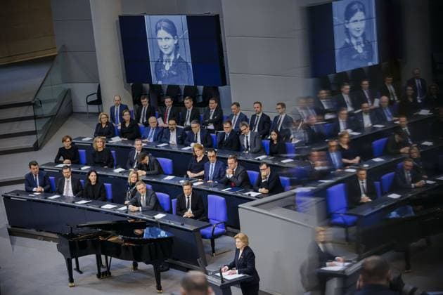 News Themen der Woche KW05 News Bilder des Tages Eva Szepesi spricht zum Holocaust-Gedenktag im Plenum des Deutschen Bundestages. Berlin, 31.01.2024. Berlin Deutschland *** Eva Szepesi speaks on Holocaust Remembrance Day in the plenary of the German Bundestag Berlin, 31 01 2024 Berlin Germany Copyright: xThomasxTrutschelx