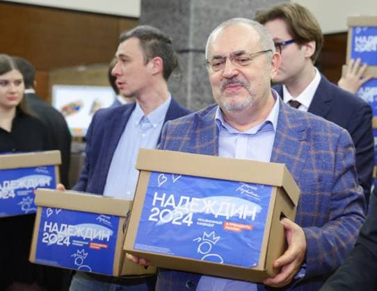 RUSSIA, MOSCOW - JANUARY 31, 2024: Boris Nadezhdin (front), a representative of the Civic Initiative Party, submits voters signatures gathered in support of his candidacy in the 2024 Russian presidential election, to the Russian Central Election Commission. Sergei Fadeichev TASS  66892099