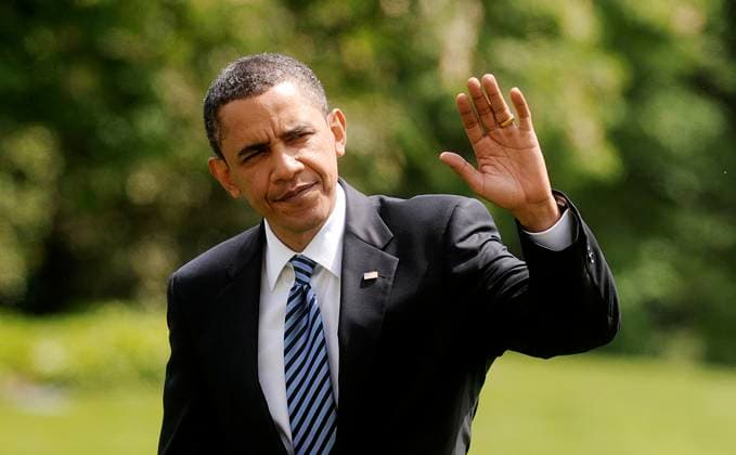 President Obama arrives from U of Michigan United States President Barack Obama returns to the White House after delivering the commencement address at the University of Michigan in Washington, DC, on Saturday, May 1, 2010. Credit: Olivier Douliery Pool via CNP Washington District of Columbia United States of America EDITORIAL USE ONLY Copyright: xx A59161_013 OlivierxDoulieryx cnpphotos025841