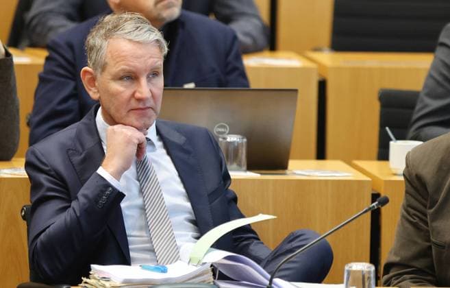 Plenum Thueringer Landtag 01.02.2024, Erfurt, Thueringer Landtag, Plenarsaal, 127. Plenarsitzung im Bild: Fraktionsvorsitzender Bjoern Hoecke (AfD) *** Plenary session Thuringian state parliament 01 02 2024, Erfurt, Thuringian state parliament, plenary hall, 127 plenary session in the picture parliamentary group leader Bjoern Hoecke AfD