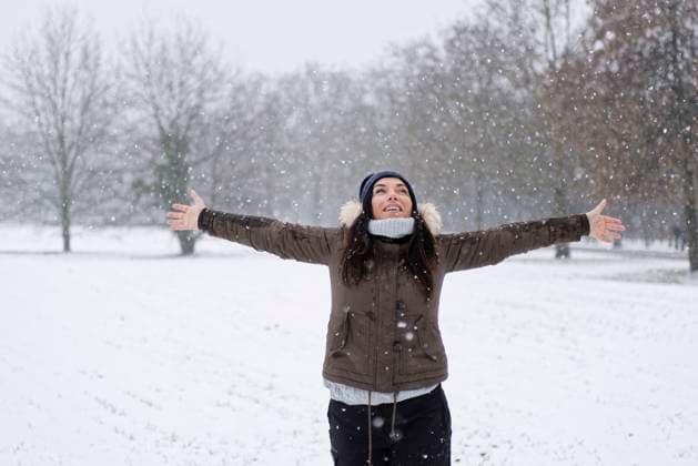 Woman under a snowfall. Woman under a snowfall, Milan, Italy Milano Italy atte00074 Copyright: xConnectxImagesx
